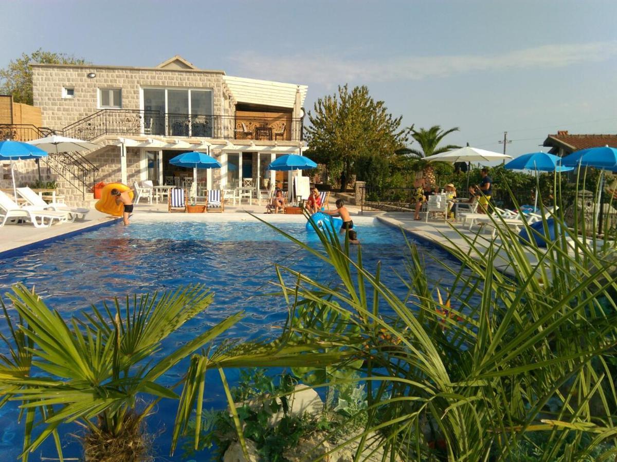Lustica Apartments Kültér fotó