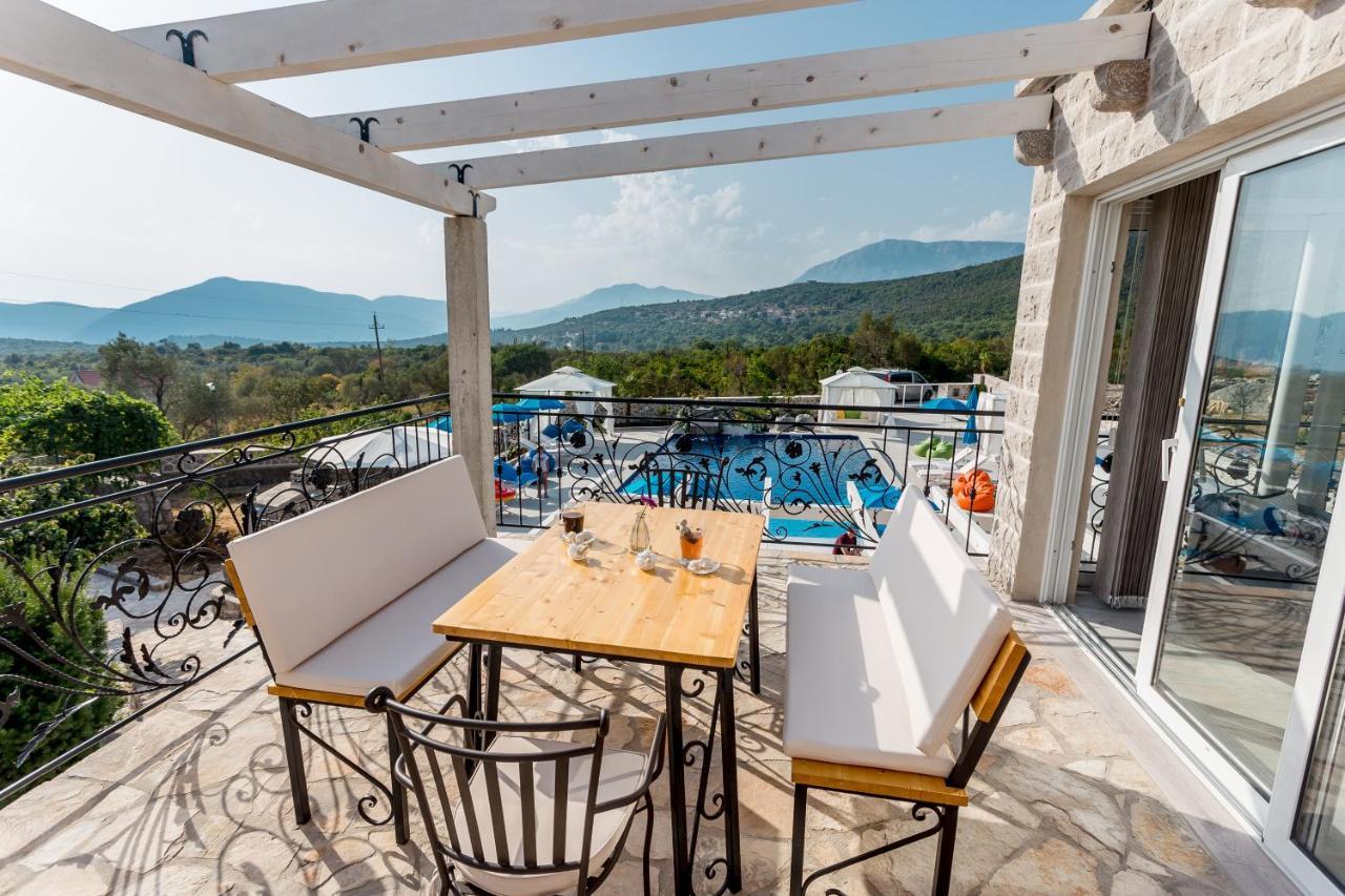 Lustica Apartments Kültér fotó