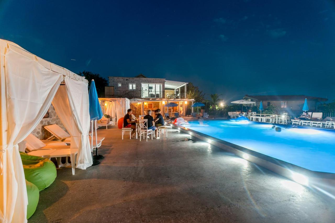 Lustica Apartments Kültér fotó