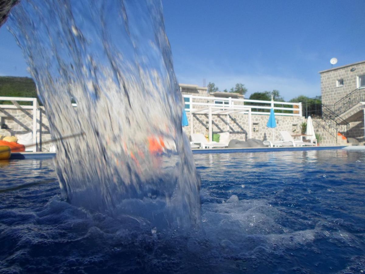 Lustica Apartments Kültér fotó