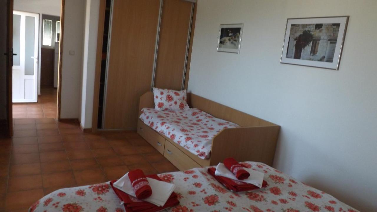 Lustica Apartments Kültér fotó